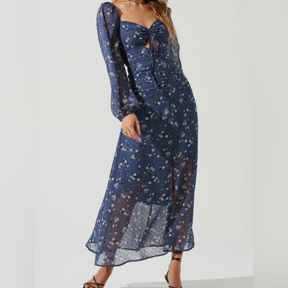 Astr the Label Sweetheart Midi Dress Size M